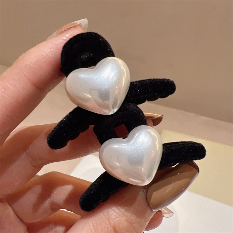 กิ๊บติดผม ผ้ากํามะหยี่ รูปหัวใจ ประดับไข่มุก ขนาดเล็ก หรูหรา แฟชั่นฤดูใบไม้ร่วง และฤดูหนาว สไตล์เกาหลี เรโทร 2023