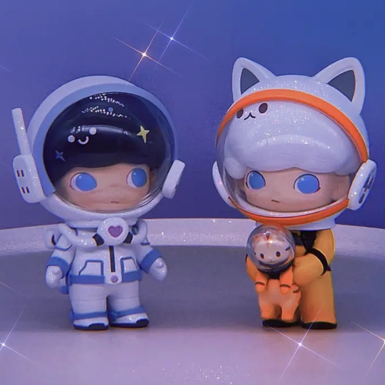 [ของแท้] Popmart Dimoo Space Travel Series กล่องสุ่ม ตุ๊กตาเซอร์ไพรส์ ของขวัญ ตัดเทรนด์ ของเล่นแฟชั่น ของขวัญคริสต์มาส