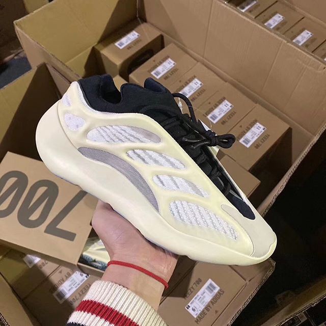 ,,ADIDAS Yeezy 700 V3 Azael Men Running Shoes All-day Comfort Sneakers Revolutionary Authentic J