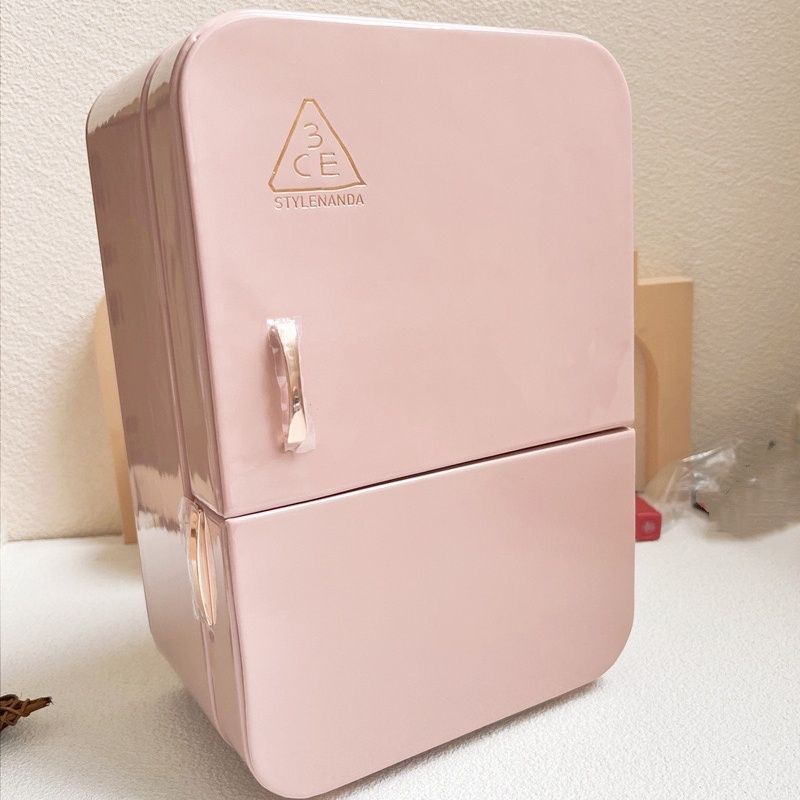 ♞,♘,♙ฉันชอบมันมาก~ กระเป๋าเก็บของในตู้เย็นขนาดเล็กสีชมพูสำเร็จรูปของ 3ce จัดระเบียบกล่องเครื่องสำอา