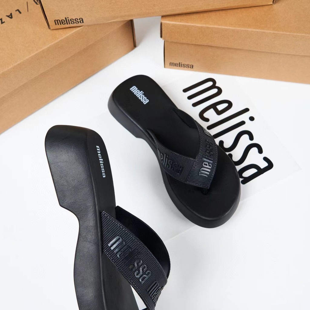 [สต๊อกพร้อม]รองเท้าเจลลี่สไตล์ใหม่หนาSoled Flip-flopsรองเท้าชายหาดลิ่มผู้หญิง