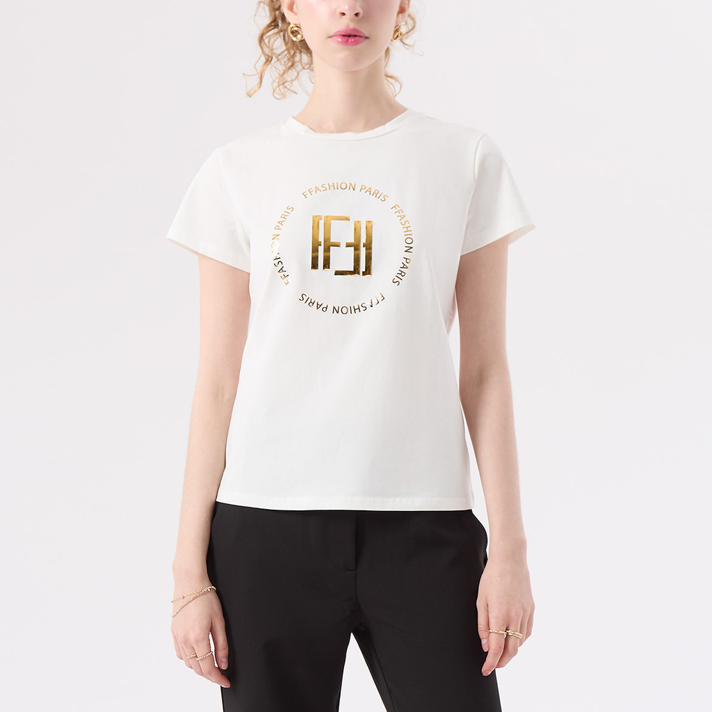 ffashion เสื้อทีเชิ้ต แต่งปั๊มลายด้วยฟอยล์สีทอง ผู้หญิง ขาว | Tshirt with Gold Foil Stamping | 06529