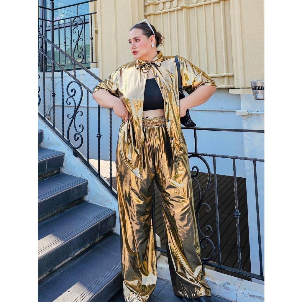 พร้อมส่ง พลัสไซส์ ชุดเซตเมทัลลิค เสื้อเชิ้ต+ กางเกงกระบอกใหญ่ มีกระเป๋าข้าง ใช้ผ้าดิสโก้ หยืดหยุ่นกำลังดี - รูปที่ 2