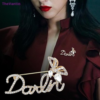 Thevantin แฟชั่น พลอยเทียม ตัวอักษร Darlin เข็มกลัด ผู้หญิง เสื้อผ้า เครื่องประดับ ปาร์ตี้ สินค้าที่ดี