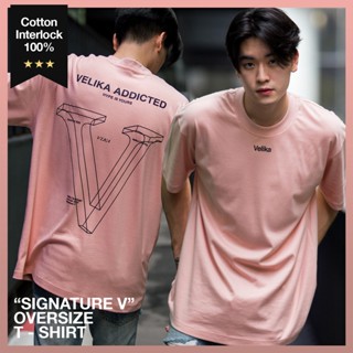 เสื้อยืดแขนสั้นคอกลม*สินค้าหมด* เสื้อ Oversize รุ่น "Signature V" - สี Coral Pink (ลายดำ) | VelikaCotton 100%  [S-5XL]