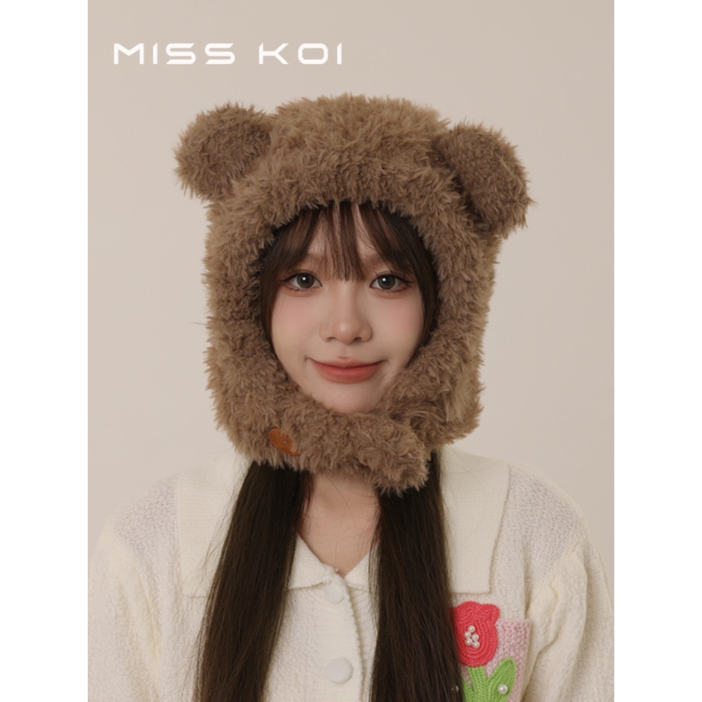 Misskoi [พร้อมส่ง] ใหม่ หมวกผ้ากํามะหยี่ขนนิ่ม แต่งหูหมีน่ารัก แบบสวมหัว ให้ความอบอุ่น เหมาะกับใส่ขี่จักรยาน แฟชั่นฤดูหนาว สําหรับผู้หญิง