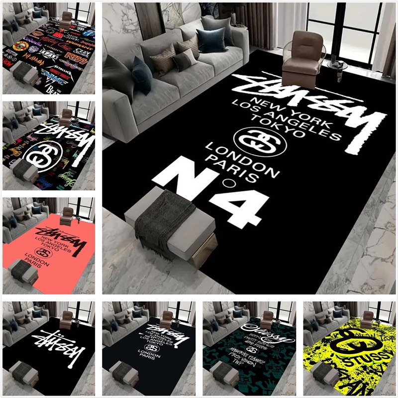STUSSY ดื้อรั้น แฟชั่นกีฬาแบรนด์โลโก้พิมพ์พรมห้องนั่งเล่นโซฟาพรมเด็กข้างเตียงตกแต่งพรมดูดซับน้ําและไม่ลื่นปรับแต่ง1