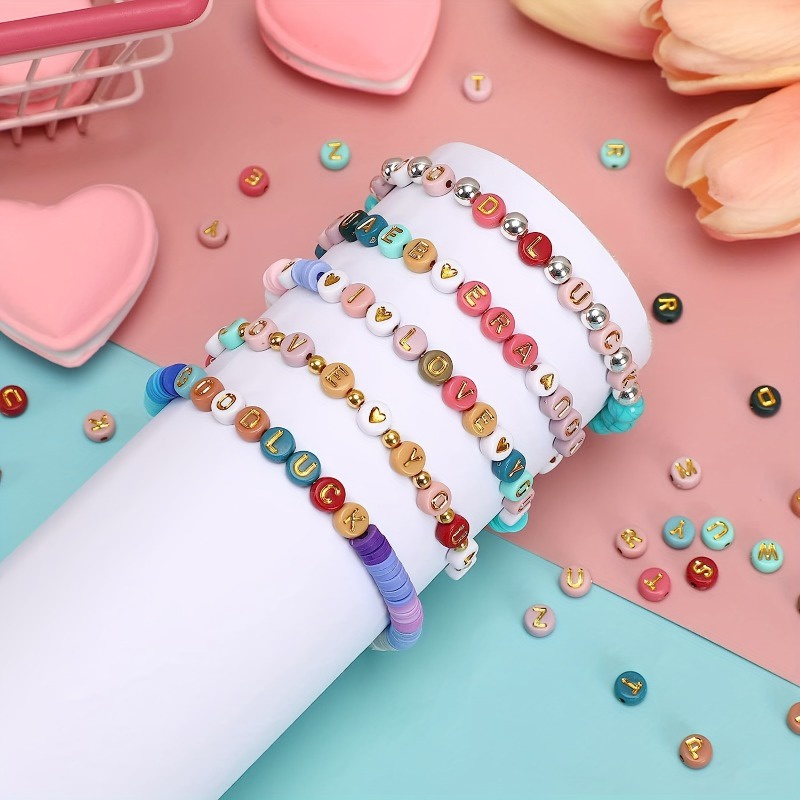 ชุดลูกปัดอะคริลิค ลายตัวอักษร A-Z หน้ายิ้ม 28 ช่อง ขนาด 4x7 มม. สีทอง สําหรับทําเครื่องประดับ สร้อยคอ สร้อยข้อมือ DIY 1350 ชิ้น ต่อกล่อง