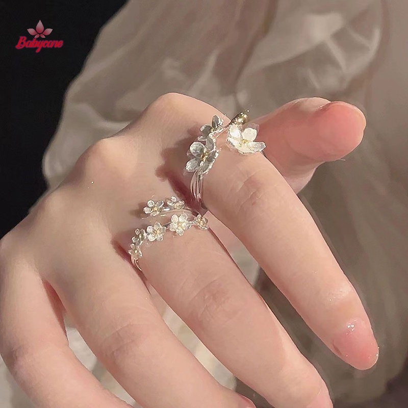 Byce> แหวนหมั้น แบบเปิด ลายดอกไม้ สีเงิน เรียบง่าย ปรับได้ เครื่องประดับแฟชั่น สําหรับผู้หญิง