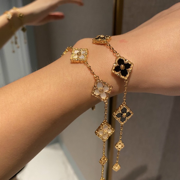 สร้อยข้อมือ ชุบทอง 18K ประดับเพชร รูปใบโคลเวอร์สี่แฉก สไตล์ยุโรป และอเมริกา สําหรับผู้หญิง