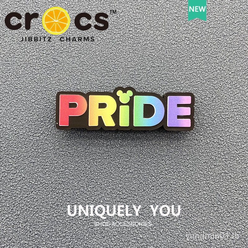 Crocs jibbitz charms Disney สายรุ้ง เฉลิมฉลองรองเท้า หัวเข็มขัด อุปกรณ์เสริมรองเท้า DIY