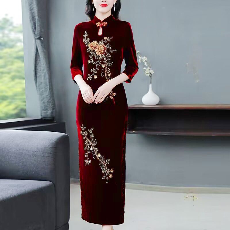 กํามะหยี่ปัก Cheongsam สไตล์ปรับปรุงชุดแขนยาวขนาดใหญ่ Slim Fit อารมณ์ Vinatage อาหารค่ําชุดราตรีงานแต่งงานแม่ Maxi ชุด