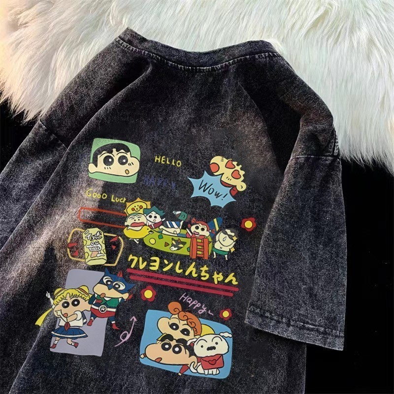 (จัดส่งตลอด 24 ชั่วโมง)Fanfei⚡Crayon Shin-chan⚡สไตล์ฮิปฮอปญี่ปุ่น เสื้อยืดฟอก การออกแบบไอคอนไม่ซ้ำซากจำเจ