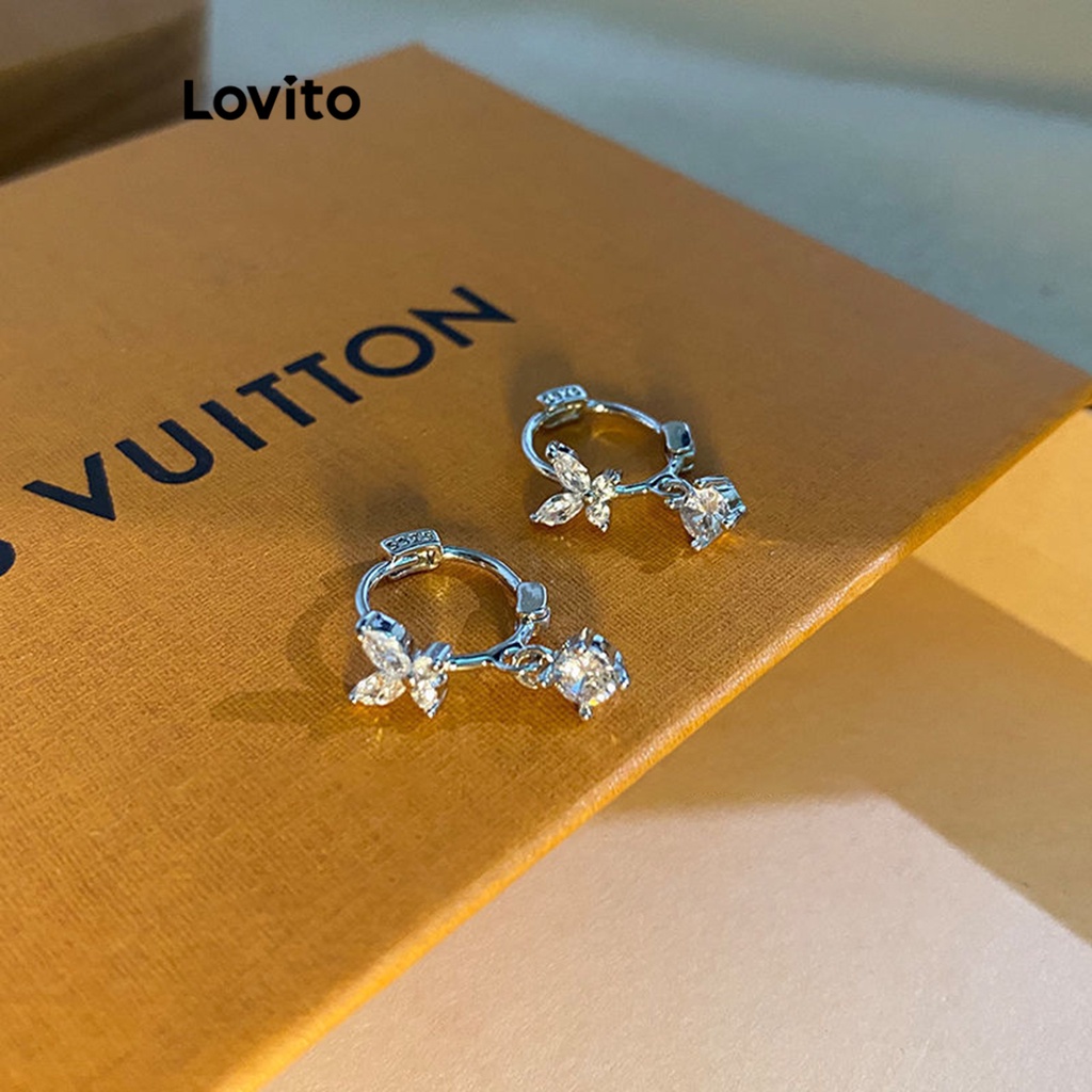 Lovito ต่างหูสตรี ลายผีเสื้อ ลำลอง สีพื้น สำหรับสตรี LFA03116 (สีเงิน)