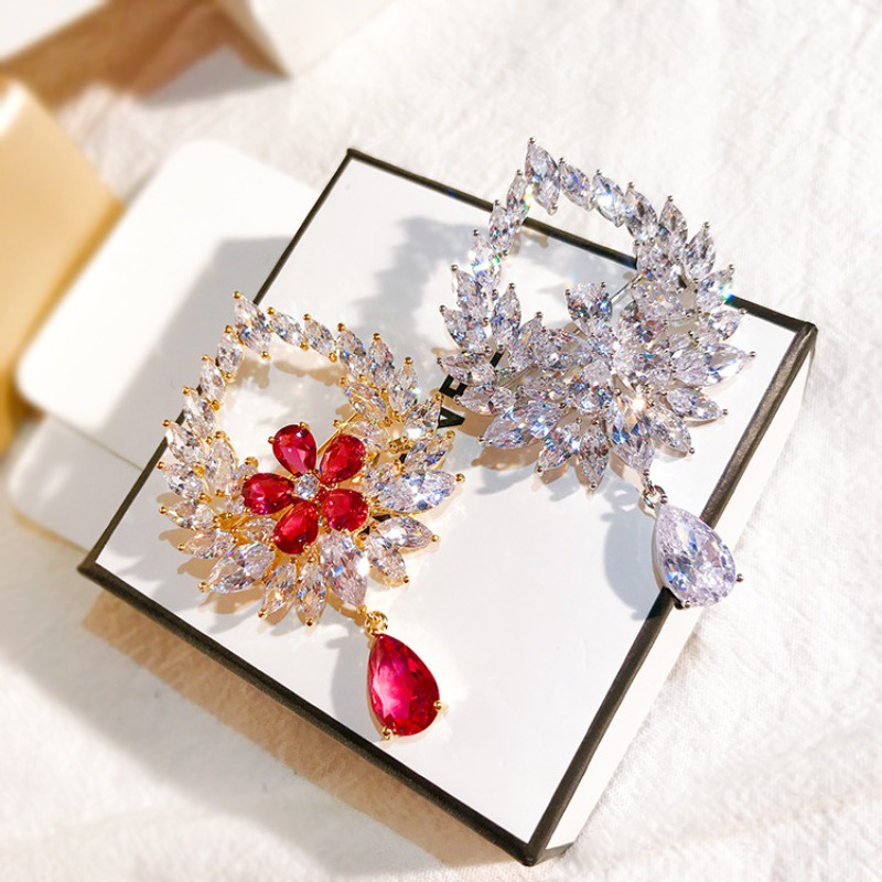 เข็มกลัด จี้ดอกไม้ ประดับเพชรเทียม หรูหรา แวววาว เครื่องประดับ สําหรับผู้หญิง และผู้ชาย