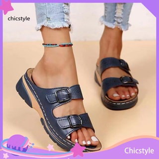 Chicstyle รองเท้าแตะหนังเทียม เปิดนิ้วเท้า พื้นเตี้ย ลําลอง กันลื่น เหมาะกับเดินชายหาด แฟชั่นฤดูร้อน สําหรับผู้หญิง 1 คู่