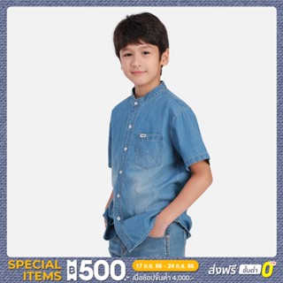 WRANGLER KIDS เสื้อเชิ้ตแขนสั้นเด็กผู้ชาย คอลเลคชั่น LIGHT DENIM SUMMER ทรง SEASONAL รุ่น WK S123BSHSN03 สียีนส์ แรงเลอร์ เสื้อเชิ้ตแขนสั้น เสื้อผ้า เสื้อผ้าเด็กผู้ชาย