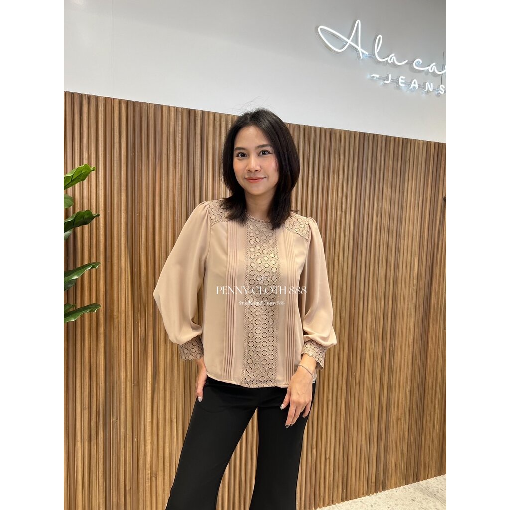 69516 เสื้อ A la carte ผ้าชีฟอง แต่งลูกไม้ แทรกทริม แขน 4 ส่วน ขอบแขนลูกไม้ by PENNY CLOTH 888
