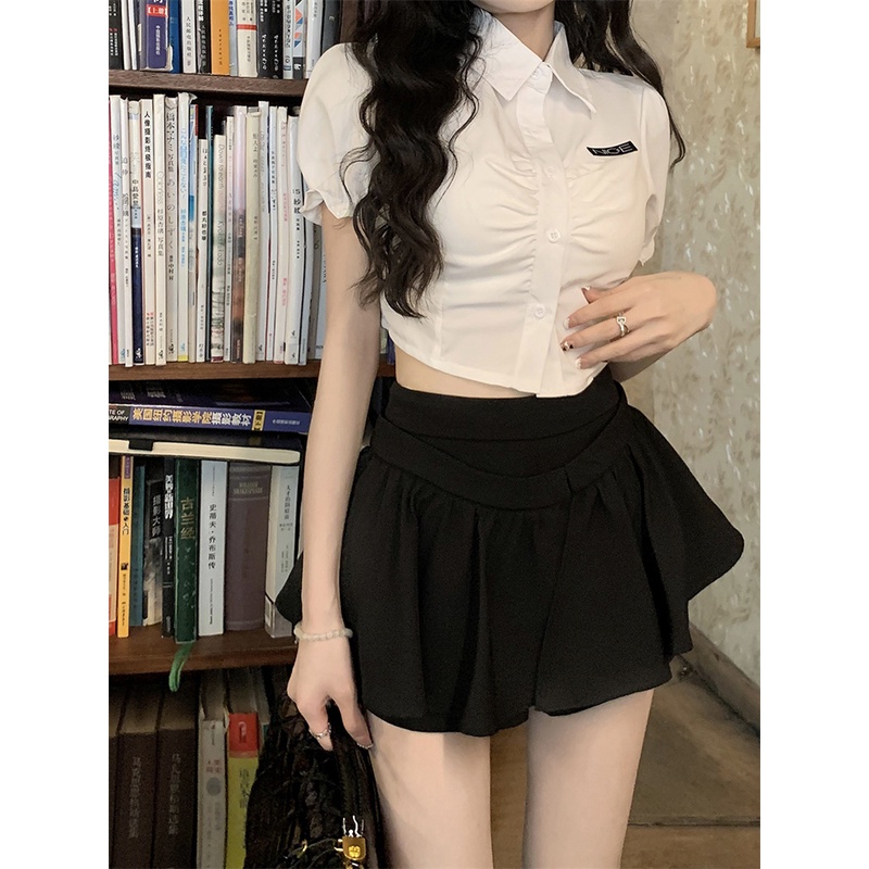 Rommers เสื้อเชิ้ตแขนสั้น แขนพัฟ เอวแคบ สีขาว