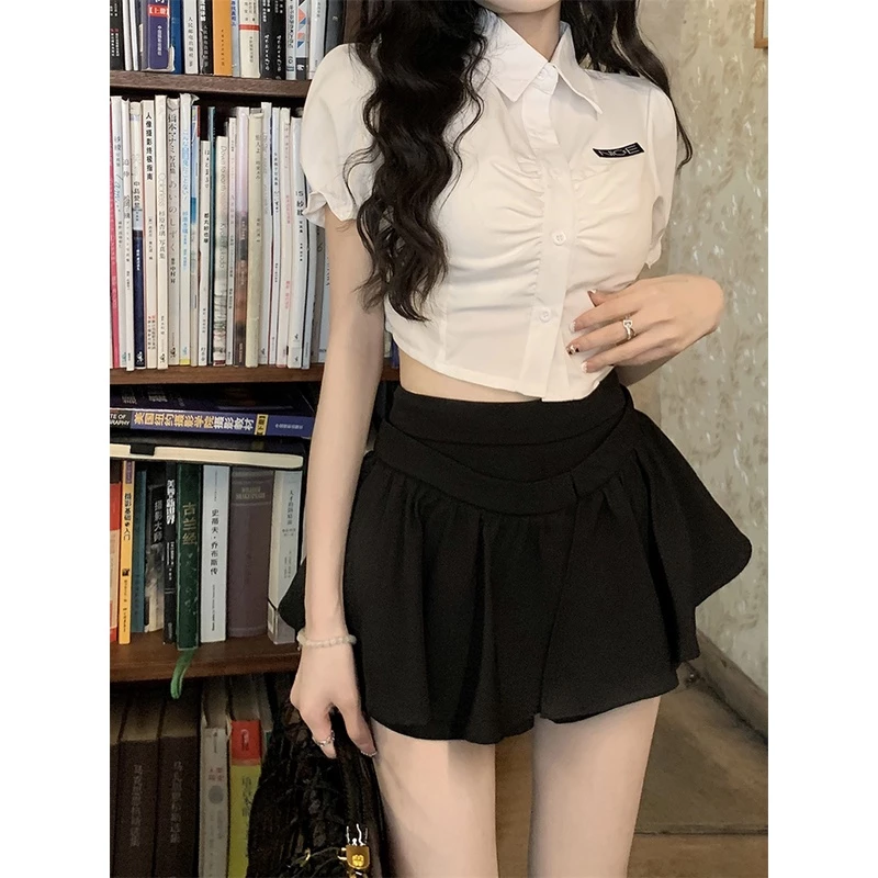 Rommers เสื้อเชิ้ตแขนสั้น แขนพัฟ เอวแคบ สีขาว
