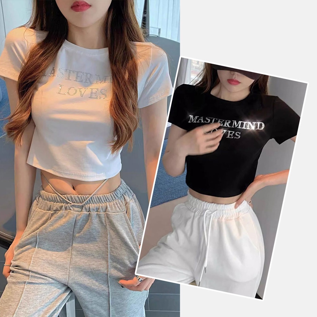 พร้อมส่ง เสื้อครอปสั้นคอกลมสีพื้นๆพิมพ์ลายวินเทจอักษรใหญ่