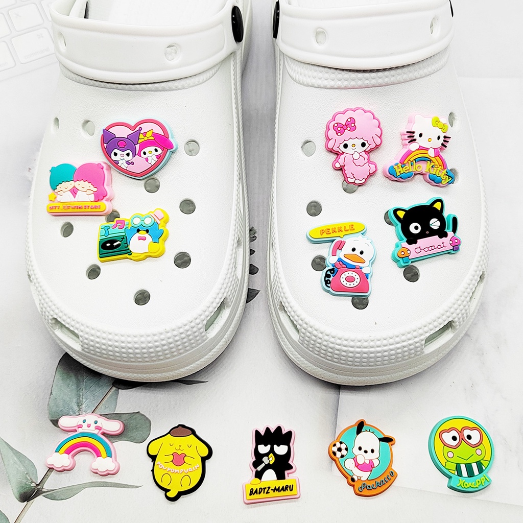 การ์ตูน Hello Kitty Crocs Jibits Sanrio Keroppi Jibitz Charm Pochacco จี้รองเท้า Pins Gemini Jibbits Crocks ผู้ชาย รองเท้าอุปกรณ์เสริมตกแต่ง
