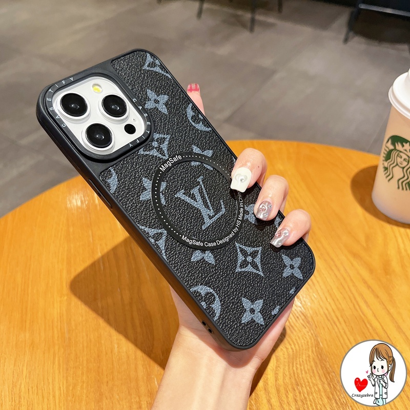 เคสโทรศัพท์มือถือหนัง แม่เหล็ก กันกระแทก แบรนด์ใหญ่ สไตล์เรโทร สําหรับ IPhone 15 14 13 12 11 Pro Max 15 Pro Max