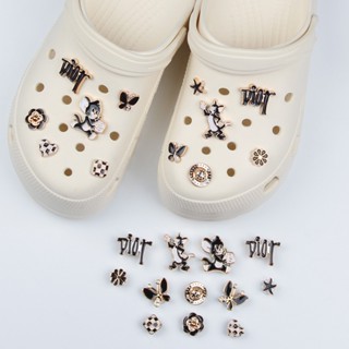 จี้Clog ตกแต่งชุดอุปกรณ์เสริมทั้งหมด Croc charm จิ๊บบิท Jitbitz Croc jibbitzจิ๊บบิทติดรองเท้า Croc charm Chain Jibitz Charm jitbitz Charm croc shoe Charms ตุ๊กตาติดรองเท้า jibbitz crocs ตัวติดรองเท้า crocs รองเท้า เครื่องประดับแฟชั่น