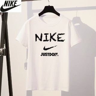 Nike เสื้อยืดลําลอง แขนสั้น คอกลม พิมพ์ลายกราฟฟิติ สําหรับผู้หญิง