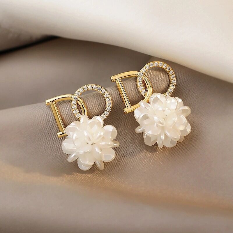 พร้อมส่ง❤️ต่างหูตัวอักษรภาษาอังกฤษใหม่S925เงินสเตอร์ลิงขาวดอกไม้ผู้หญิงเครื่องประดับหู.COD