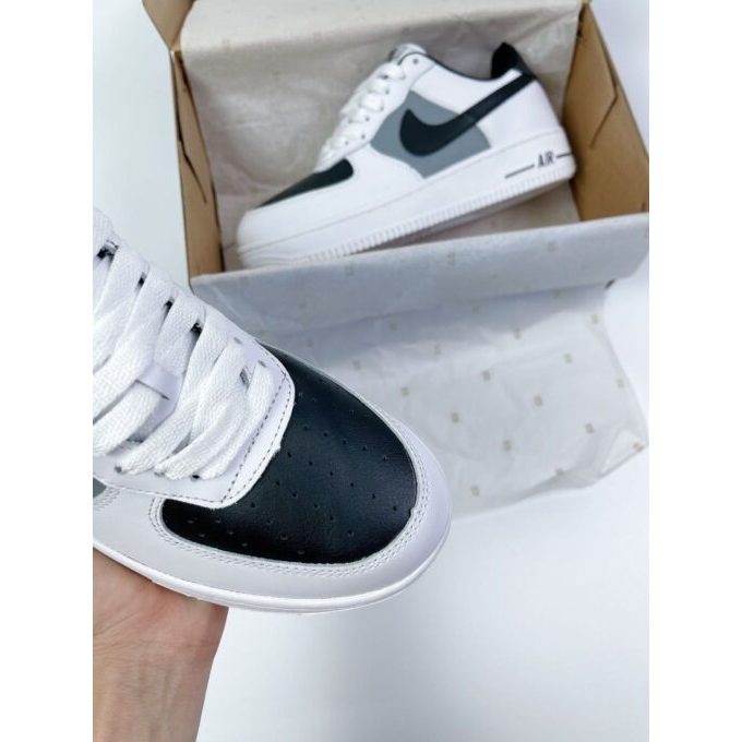Nike Air Force 1-AF1 รองเท้าผ้าใบหุ้มข้อต่ำสีดำสีขาวผู้ชายผู้หญิงรองเท้าจับคู่ง่ายบิลเต็มกล่องใหม่ล