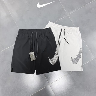 Nike ของแท้ 100% กางเกงขาสั้น ทรงหลวม พิมพ์ลายโลโก้ ขนาดใหญ่ แห้งเร็ว สําหรับผู้ชาย