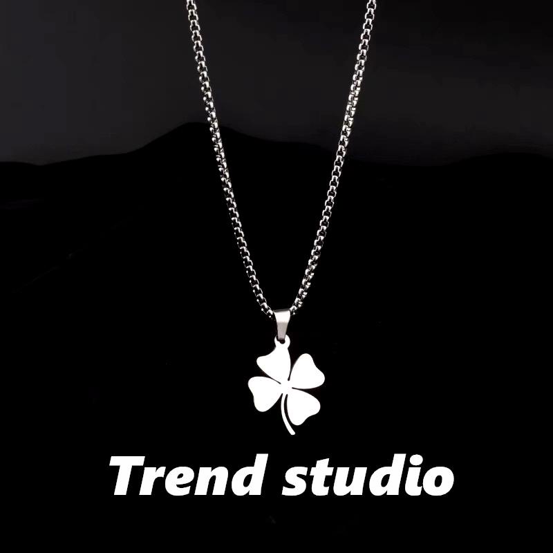 สร้อยคอรูปใบโคลเวอร์สี่แฉก รวมสร้อยคอแฟชั่นสไตล์เกาหลี ทำจากเหล็กไทเทเนียม สีไม่ซีดจาง สามารถสวมใส่ได้ทั้งชายและหญิง