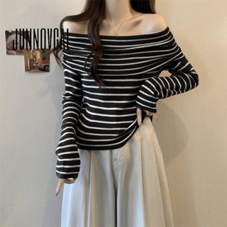 JUNNOVGAL เสื้อยืดผู้หญิงสีตัดกันลายปิดไหล่ลําลองสไตล์ใหม่สล…