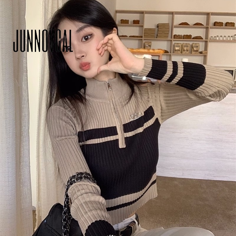 JUNNOVGAL เสื้อกันหนาวผู้หญิงสีตัดกันลําลองสไตล์ใหม่ Slim Fit แขนยาวคอเต่า