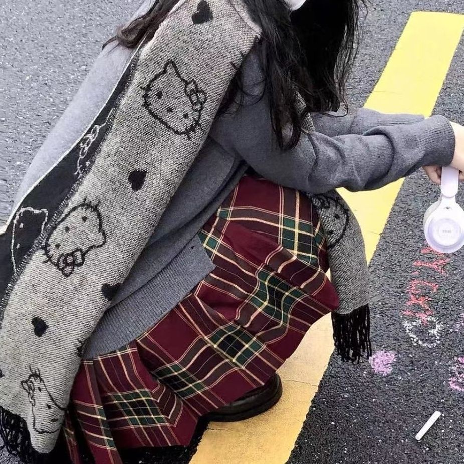 Double Eleven ราคาต่ํา KT ผ้าพันคอ Hello Kitty Preppy สไตล์น่ารัก Niche Non-Collision All-Match ผ้าคลุมไหล่ Bib
