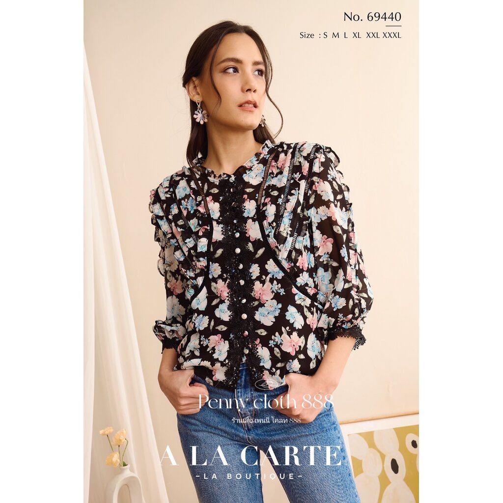 69440 เสื้อ A la carte ชีฟองพิมพ์ลาย แต่งลูกไม้ แทรกทริม กระดุมหน้า มีซับใน by PENNY CLOTH 888