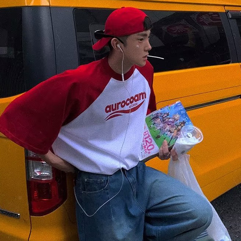 Lansboter เสื้อยืด คอกลม แขนสั้น ทรงหลวม สไตล์ฮ่องกง เรโทร อเมริกัน สีแดง และสีขาว สําหรับผู้ชาย