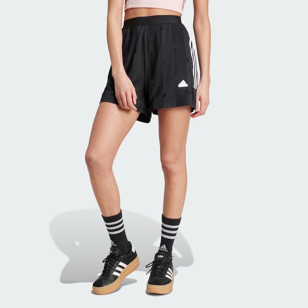 adidas ไลฟ์สไตล์ กางเกงขาสั้นผ้าแจ็คการ์ด Tiro Cut 3-Stripes ผู้หญิง สีดำ IX3502
