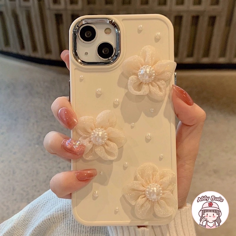 เคสโทรศัพท์มือถือ TPU นิ่ม ป้องกันเลนส์ ลายดอกไม้ ประดับไข่มุก เนื้อเงา สีขาวครีม หรูหรา สําหรับ IPhone 15 Pro 14 13 12 11 Pro Max X 7Plus