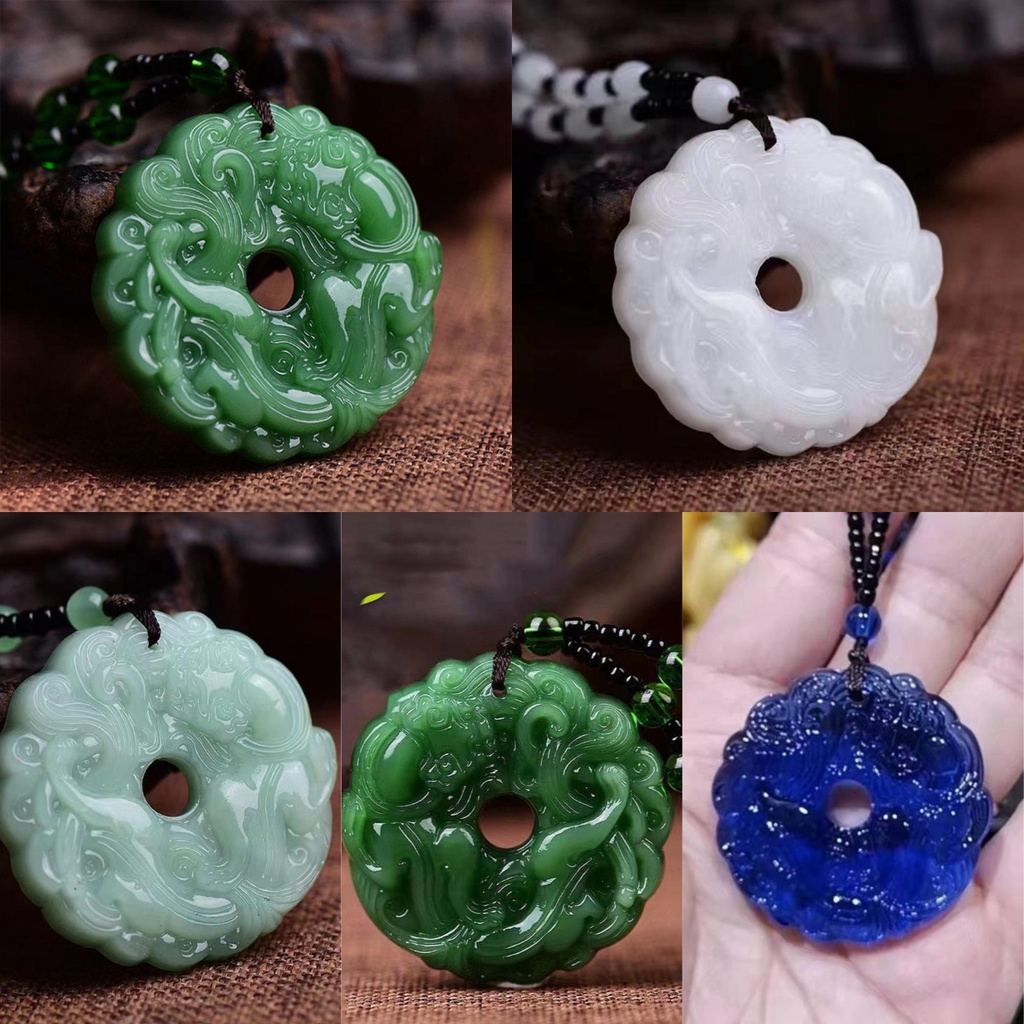 เครื่องประดับ สร้อยคอ จี้หยกมรกต นําโชค แกะสลักด้วยมือ เหมาะกับของขวัญ แฟชั่นสําหรับผู้ชาย และผู้หญิง