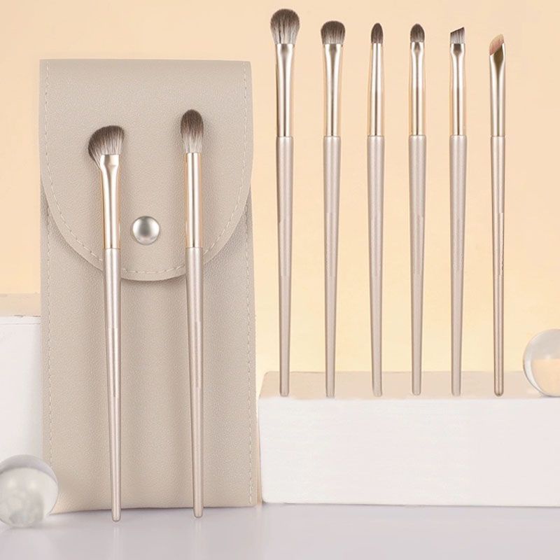 ชุดแปรงแต่งหน้า 8 ชิ้น อายแชโดว์
