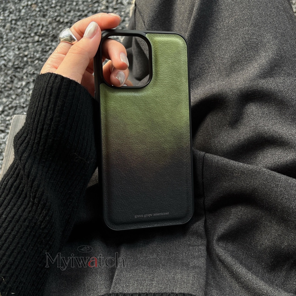 ซองหนังสําหรับ ไอโฟน iPhone 16 15 14 13 12 11 Pro Max มือโปร สูงสุด ค่อยไป คาราเมลมัทฉะสีเขียวซองหนังครอบคลุมเต็มรูปแบบ รูขนาดใหญ่ออกแบบรูกระจกป้องกันการตกปก