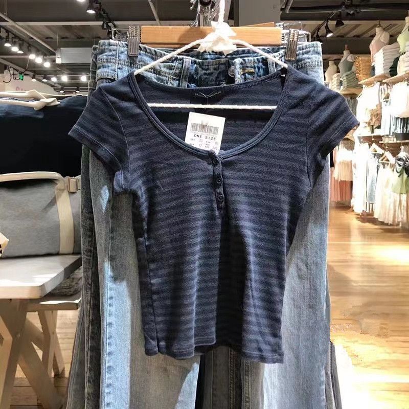 เสื้อยืดแขนสั้น คอวี ลายทาง สไตล์อเมริกัน แฟชั่นเรโทร สําหรับผู้หญิง