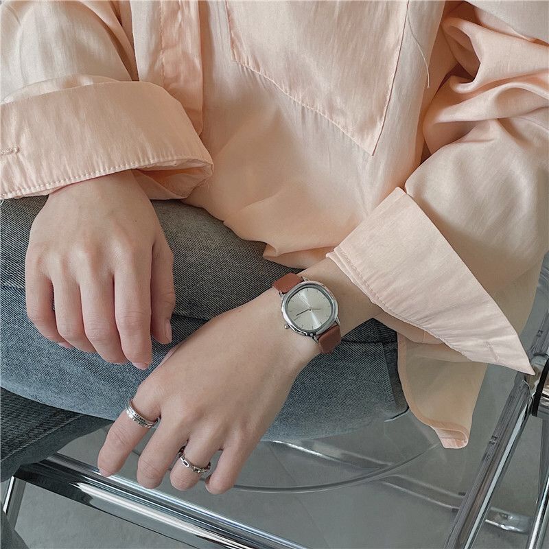 นาฬิกาข้อมือ ทรงสี่เหลี่ยม ขนาดเล็ก หรูหรา เข้ากับทุกการแต่งกาย สไตล์เกาหลี เรโทร สําหรับผู้หญิง และนักเรียน