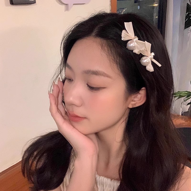 COD❤️กิ๊บติดผมโบว์ประดับมุกเกาหลีแฟชั่นหรูหราเครื่องประดับผมสำหรับผู้หญิงเรียบง่ายเข้ากับทุกการแต่งกาย-a.one