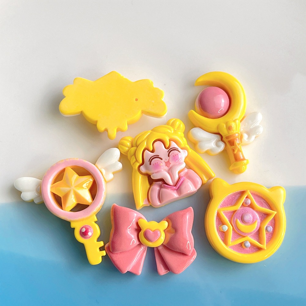 [4 #] การ์ตูนเซเลอร์มูนแวววาว อุปกรณ์เสริมเรซิน กาวครีม เครื่องประดับผม diy เชือกรัดผม หัวเข็มขัดรองเท้า ตกแต่งความงาม รูรองเท้า หัวเข็มขัด อุปกรณ์เสริม SC