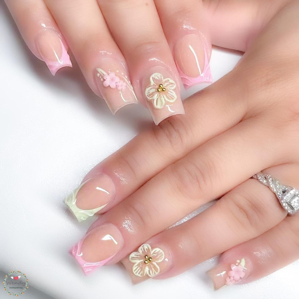 Glossy Press On Nails with Flower Decor Previling Natural Look Press-On Nail Set