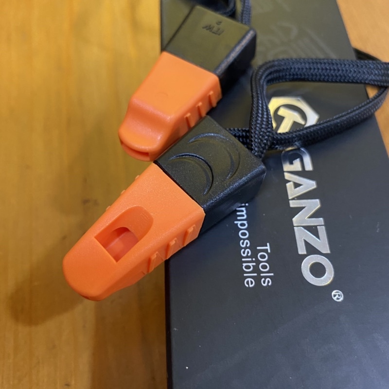 อุปกรณ์ตั้งแคมป์ นกหวีด ติดท้ายมีด Ganzo กานโซ่ รุ่น Ganzo Whistle เสียงดัง ได้ยินไกล ของแท้ 100% อุปกรณ์เดินป่า