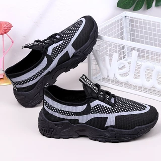 พร้อมส่ง🚚รองเท้าผ้าใบผู้หญิง sneaker พื้นหนา5ซม. เสริมสูง ลายอุ้งเท้าแมว น่ารักแฟชั่น กีฬาลำลอง ยืดหยุ่นB-P1